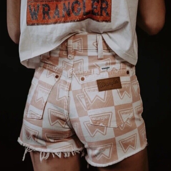 NWT Wrangler - Signature Logo Print Festival Cut Off High Rise Denim Shorts - Picture 2 of 14